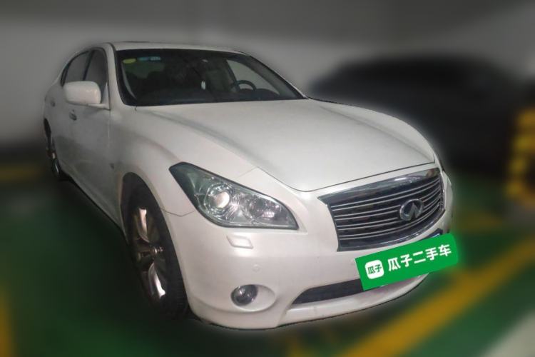Used Infiniti Q70 2013 Q70L 2.5L Elegance Edition Front Right 45 Deg