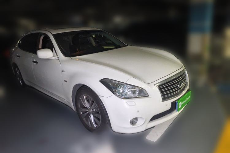 Used Infiniti Q70 2013 Q70L 2.5L Elegance Edition Front Right 45 Deg