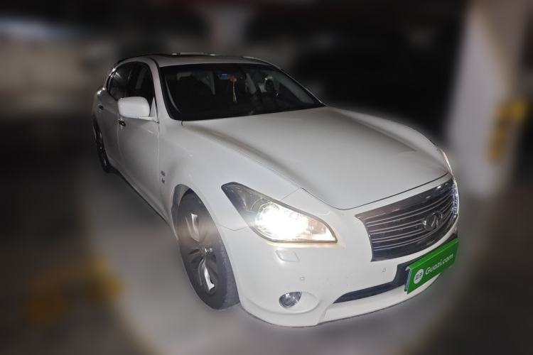 Used Infiniti Q70 2013 Q70L 2.5L Elegance Edition Front Right 45 Deg