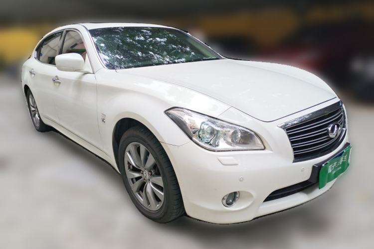 Used Infiniti Q70 2013 Q70L 2.5L Elegance Edition Front Right 45 Deg