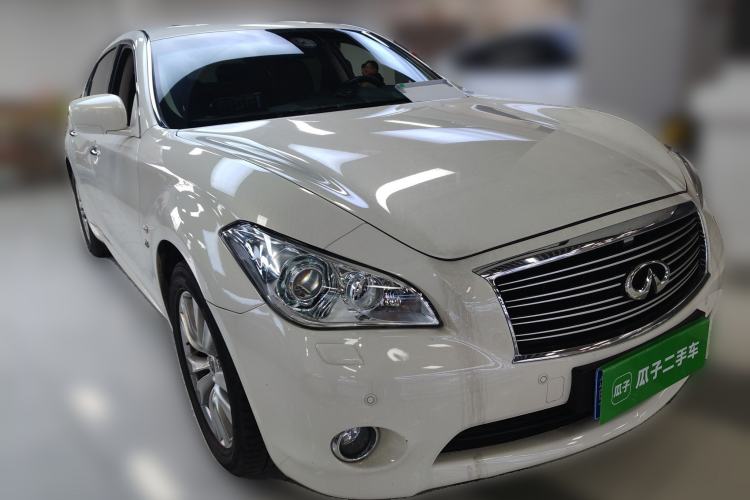 Used Infiniti Q70 2013 Q70L 2.5L Comfort Edition Front Right 45 Deg