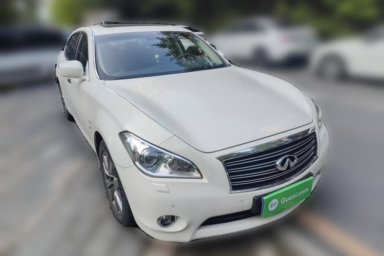 Used Infiniti Q70 2013 Q70L 2.5L Comfort Edition Front Right 45 Deg