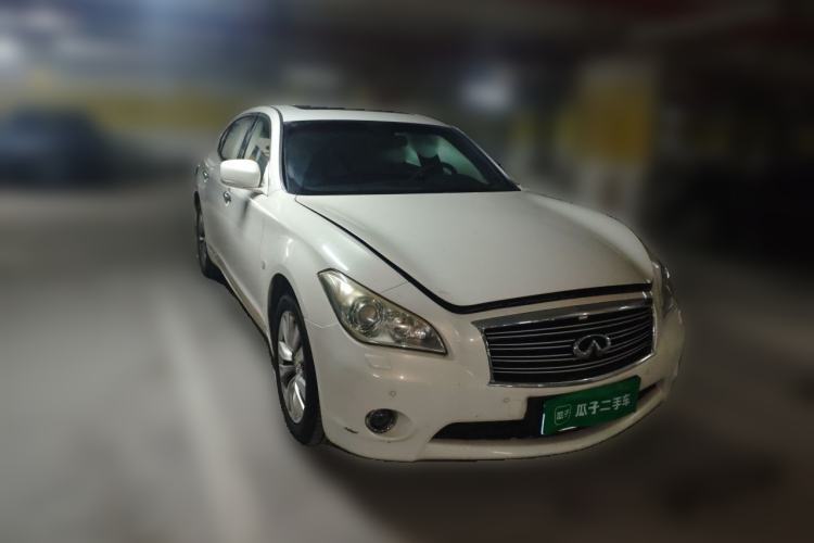 Used Infiniti Q70 2013 Q70L 2.5L Elegance Edition Front Right 45 Deg
