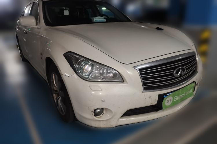 Used Infiniti Q70 2013 Q70L 2.5L Comfort Edition Front Right 45 Deg