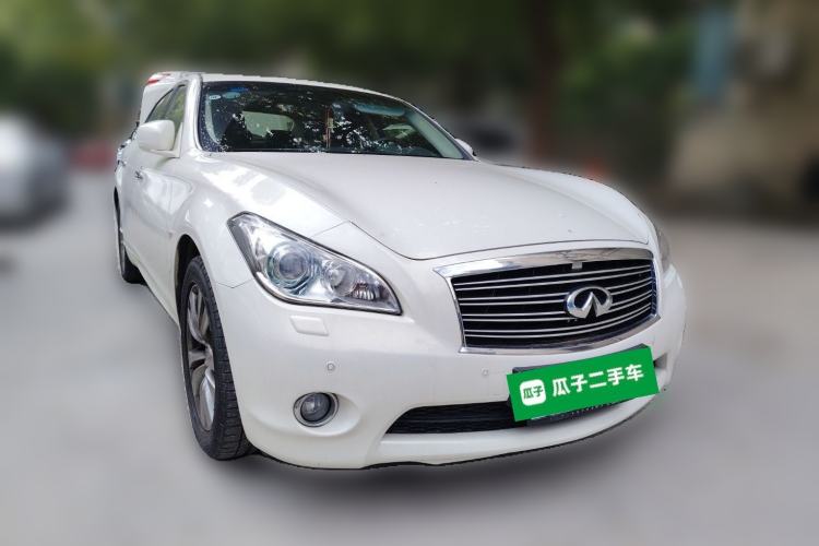 Used Infiniti Q70 2013 Q70L 2.5L Comfort Edition Front Right 45 Deg