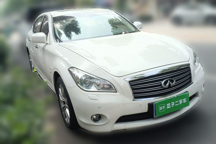 Used Infiniti Q70 2013 Q70L 2.5L Comfort Edition Front Right 45 Deg