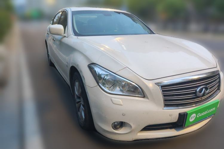 Used Infiniti Q70 2013 Q70L 2.5L Comfort Edition Front Right 45 Deg