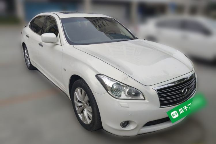 Used Infiniti Q70 2013 Q70L 2.5L Comfort Edition Front Right 45 Deg