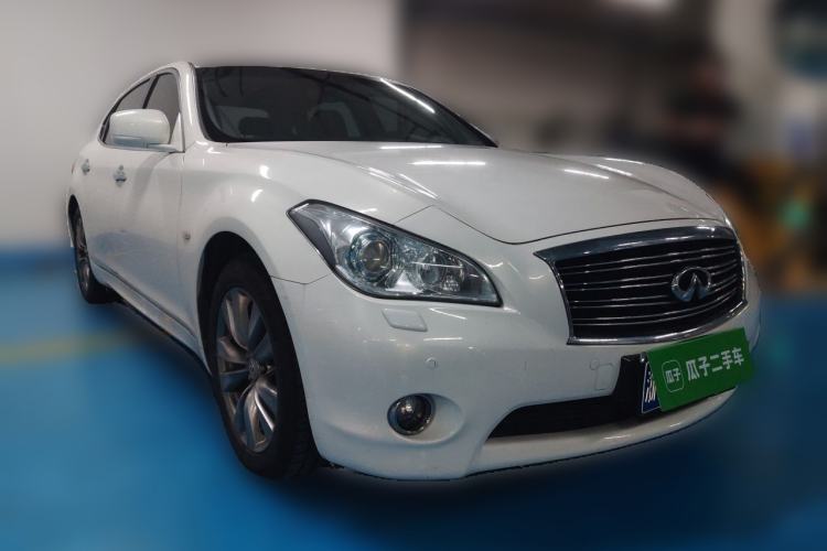 Used Infiniti Q70 2013 Q70L 2.5L Comfort Edition Front Right 45 Deg