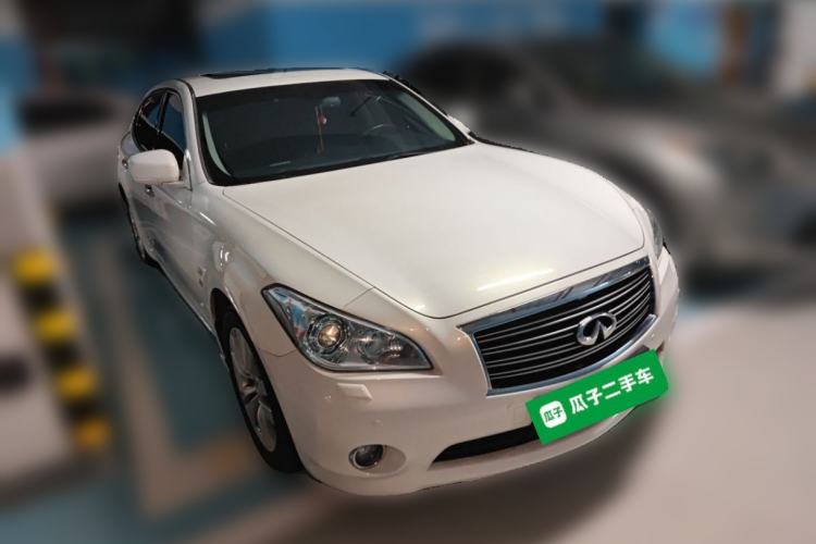 Used Infiniti Q70 2013 Q70L 2.5L Comfort Edition Front Right 45 Deg