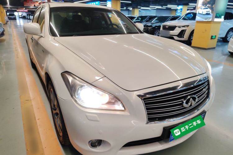 Used Infiniti Q70 2013 Q70L 2.5L Elegance Edition Front Right 45 Deg