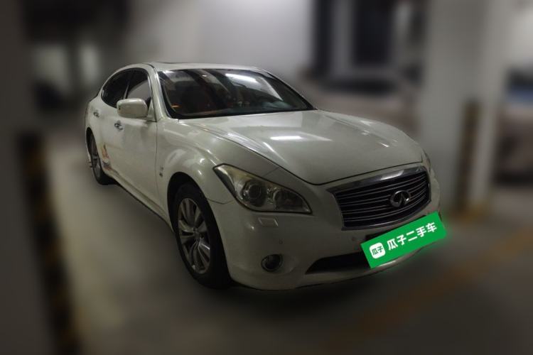 Used Infiniti Q70 2013 Q70L 2.5L Elegance Edition Front Right 45 Deg