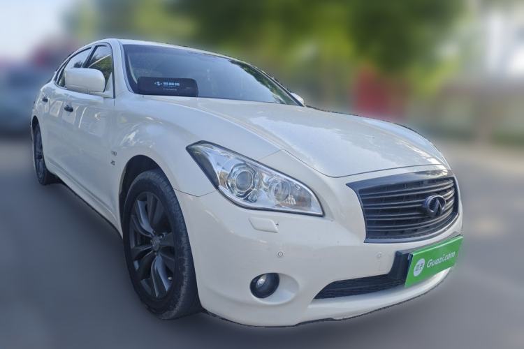 Used Infiniti Q70 2013 Q70L 2.5L Comfort Edition Front Right 45 Deg