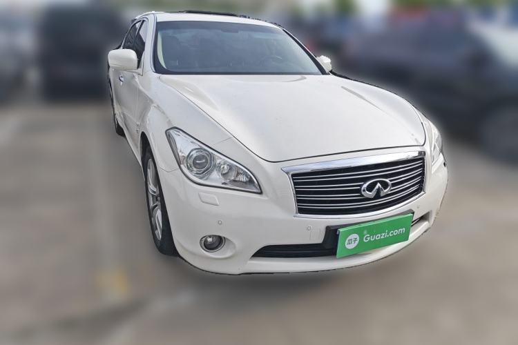 Used Infiniti Q70 2013 Q70L 2.5L Comfort Edition Front Right 45 Deg