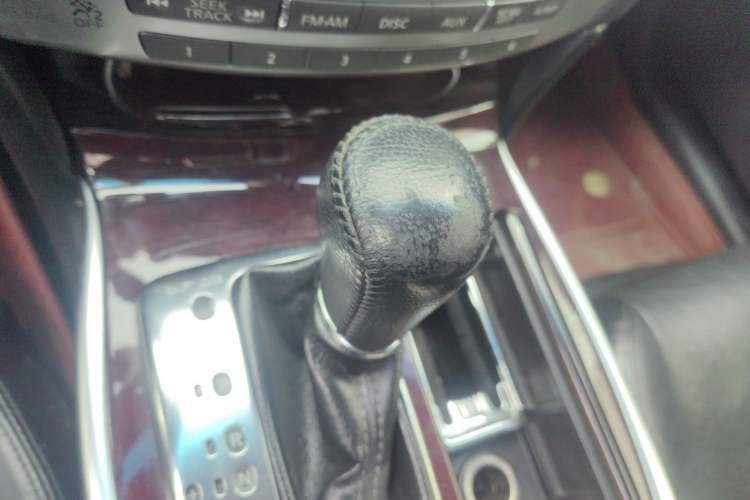 Used Infiniti Q70 2013 Q70L 2.5L Comfort Edition Gear Lever