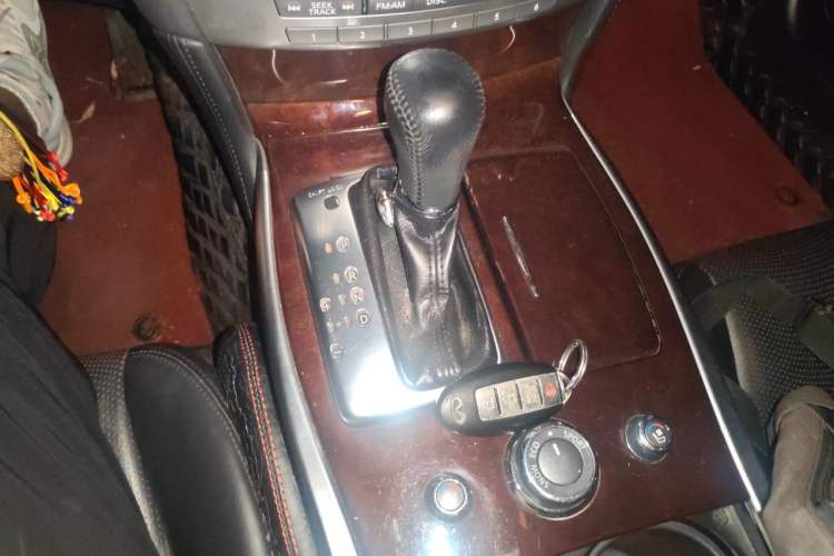 Used Infiniti Q70 2013 Q70L 2.5L Elegance Edition Gear Lever