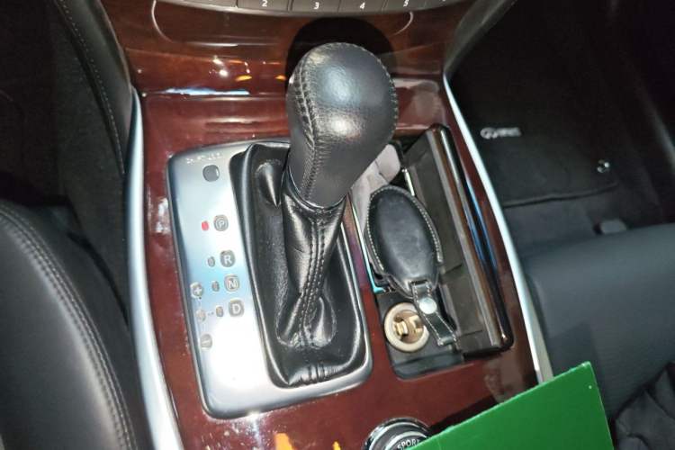 Used Infiniti Q70 2013 Q70L 2.5L Elegance Edition Gear Lever