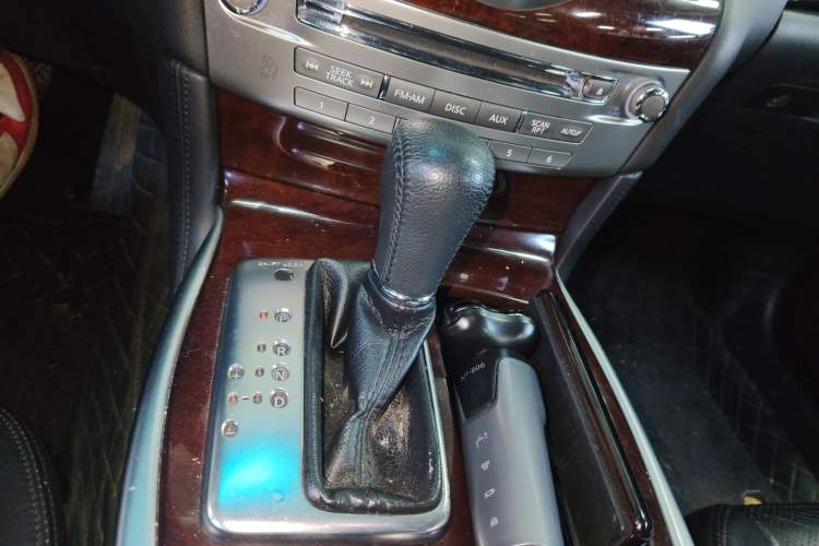 Used Infiniti Q70 2013 Q70L 2.5L Comfort Edition Gear Lever
