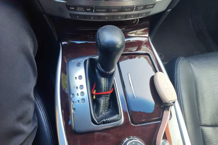 Used Infiniti Q70 2013 Q70L 2.5L Comfort Edition Gear Lever