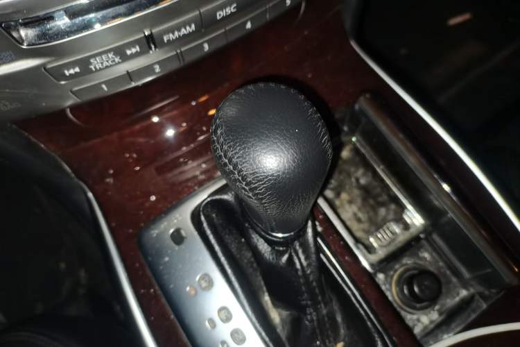 Used Infiniti Q70 2013 Q70L 2.5L Comfort Edition Gear Lever