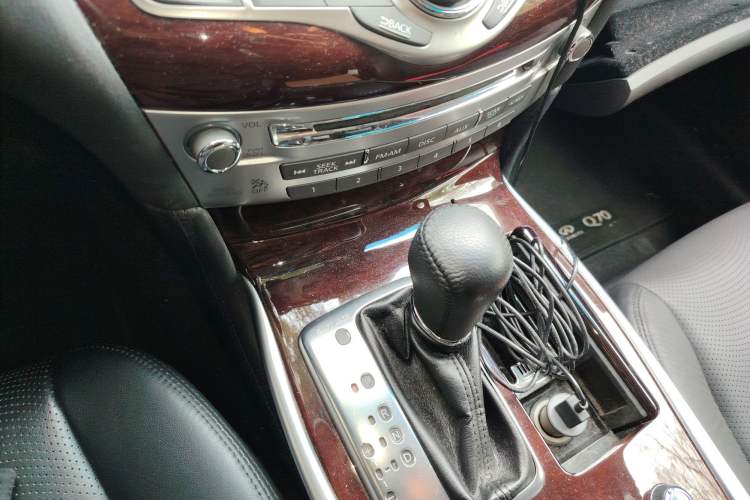 Used Infiniti Q70 2013 Q70L 2.5L Comfort Edition Gear Lever