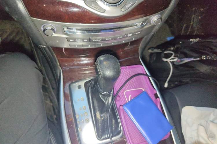 Used Infiniti Q70 2013 Q70L 2.5L Comfort Edition Gear Lever