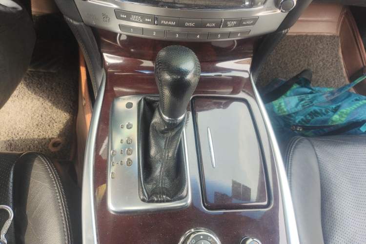 Used Infiniti Q70 2013 Q70L 2.5L Comfort Edition Gear Lever
