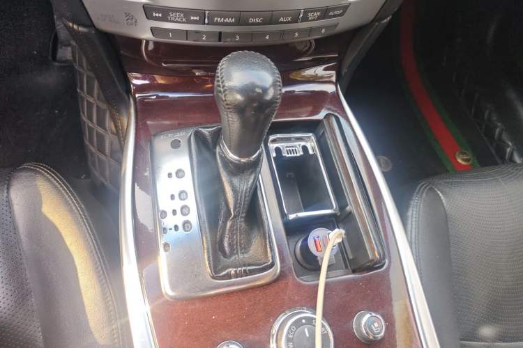 Used Infiniti Q70 2013 Q70L 2.5L Comfort Edition Gear Lever