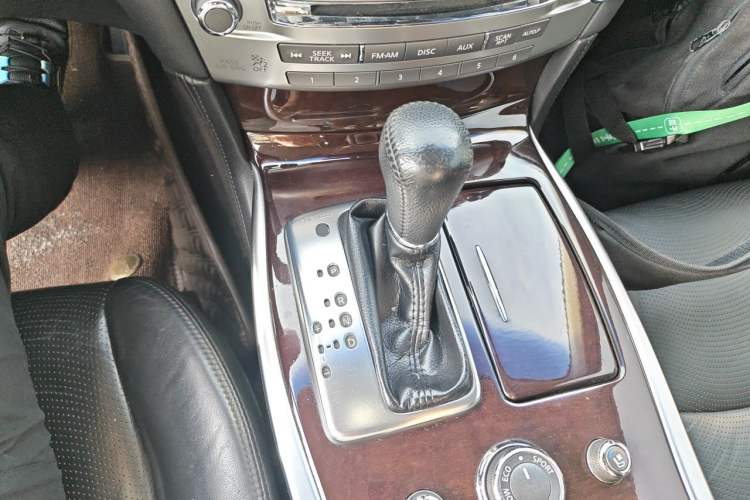Used Infiniti Q70 2013 Q70L 2.5L Comfort Edition Gear Lever