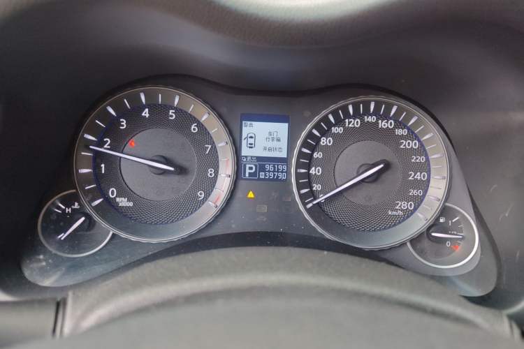 Used Infiniti Q70 2013 Q70L 2.5L Comfort Edition Instrument Cluster