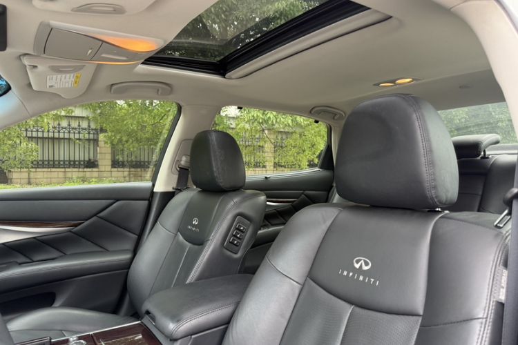 Used Infiniti Q70 2013 Q70L 2.5L Comfort Edition Interior 4