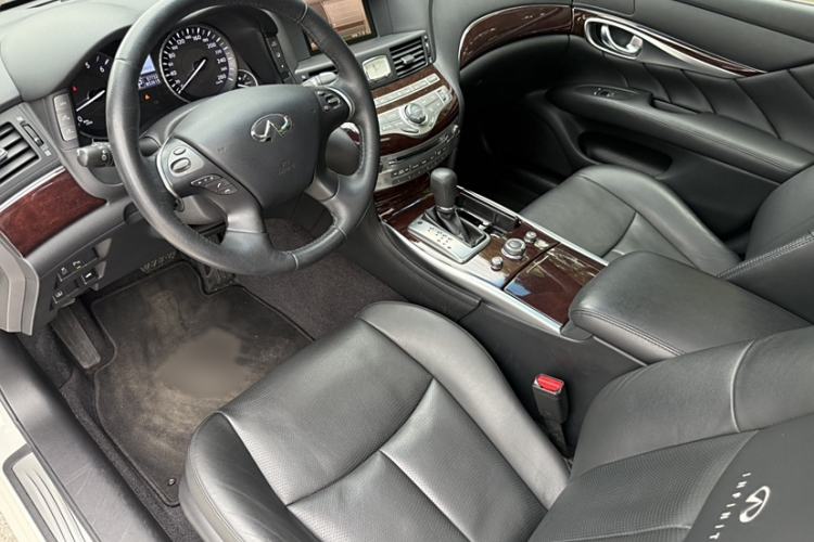 Used Infiniti Q70 2013 Q70L 2.5L Comfort Edition Interior 9