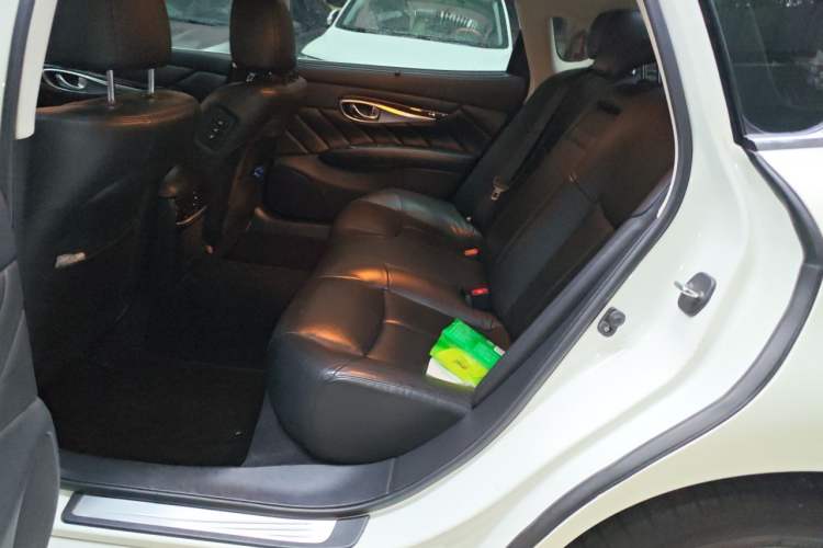 Used Infiniti Q70 2013 Q70L 2.5L Elegance Edition Left Rear Seat