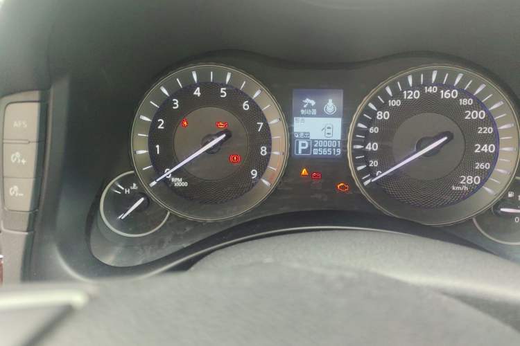 Used Infiniti Q70 2013 Q70L 2.5L Comfort Edition Odometer Close Up