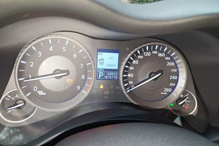 Used Infiniti Q70 2013 Q70L 2.5L Elegance Edition Odometer Close Up