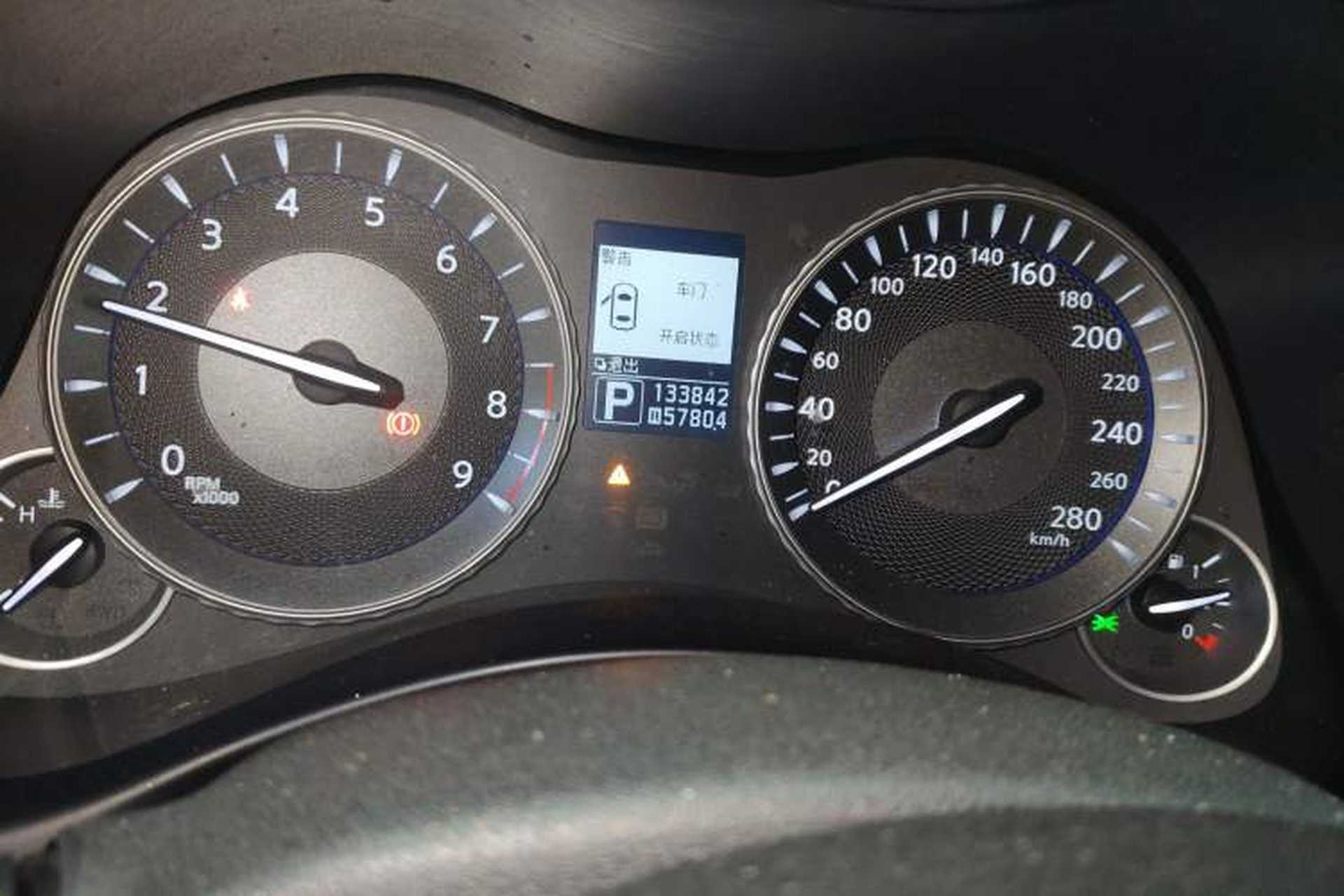 Used Infiniti Q70 2013 Q70L 2.5L Comfort Edition Odometer Close Up