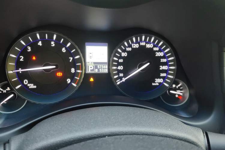 Used Infiniti Q70 2013 Q70L 2.5L Comfort Edition Odometer Close Up