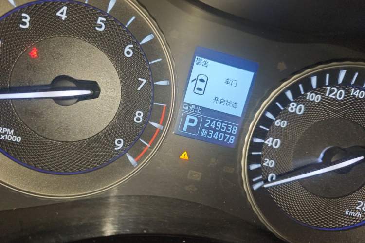 Used Infiniti Q70 2013 Q70L 2.5L Elegance Edition Odometer Close Up