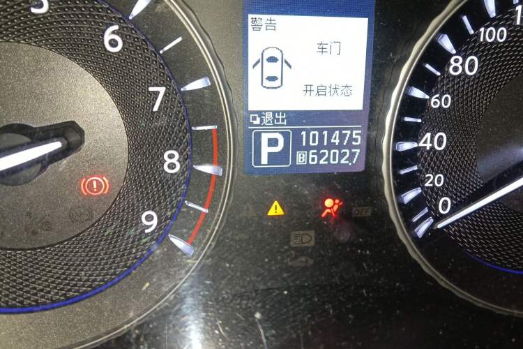 Used Infiniti Q70 2013 Q70L 2.5L Elegance Edition Odometer Close Up