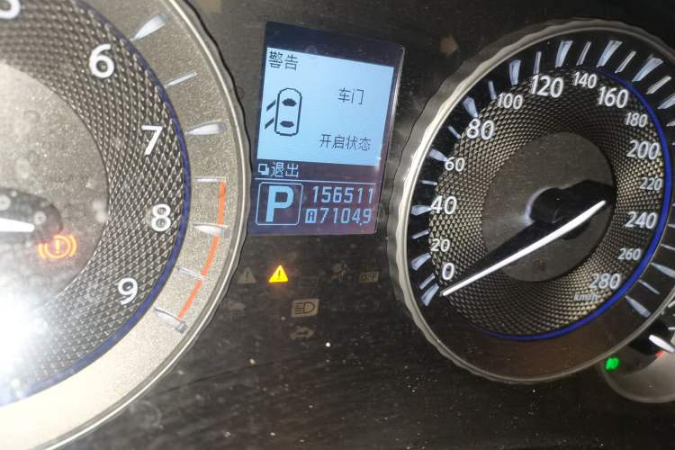 Used Infiniti Q70 2013 Q70L 2.5L Comfort Edition Odometer Close Up