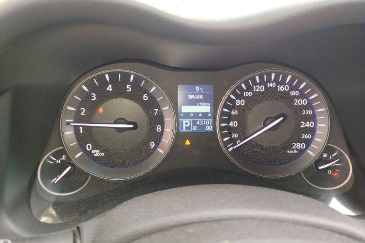 Used Infiniti Q70 2013 Q70L 2.5L Comfort Edition Odometer Close Up