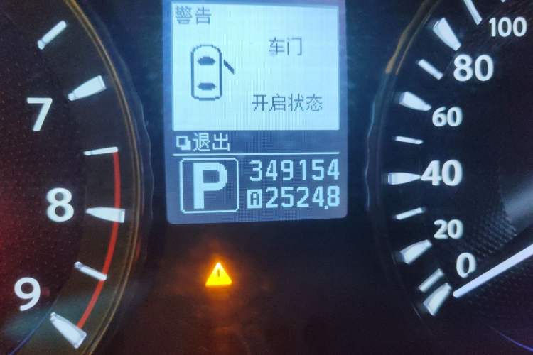 Used Infiniti Q70 2013 Q70L 2.5L Comfort Edition Odometer Close Up