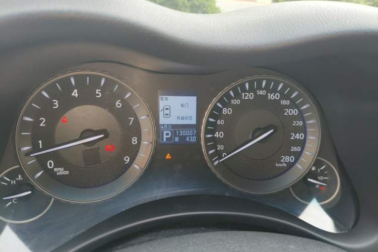 Used Infiniti Q70 2013 Q70L 2.5L Comfort Edition Odometer Close Up