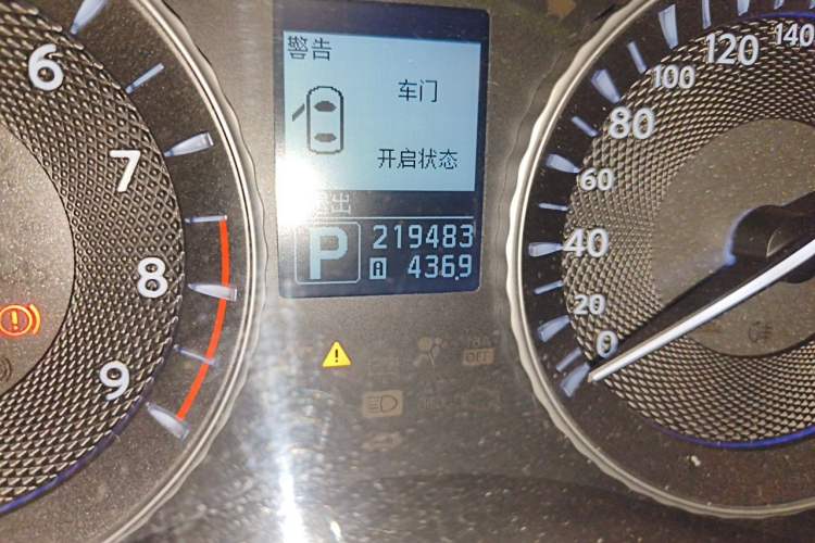 Used Infiniti Q70 2013 Q70L 2.5L Luxury Edition Odometer Close Up