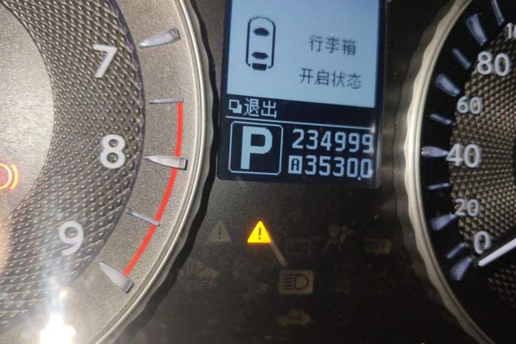 Used Infiniti Q70 2013 Q70L 2.5L Comfort Edition Odometer Close Up
