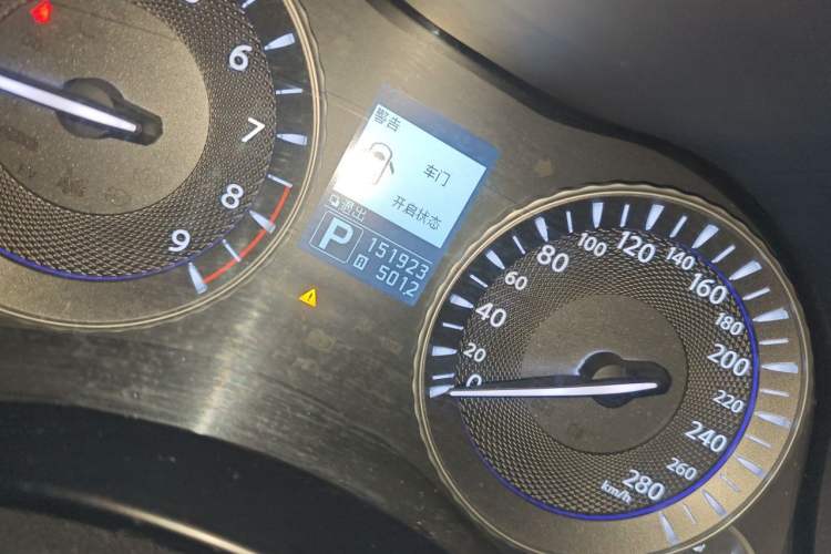 Used Infiniti Q70 2013 Q70L 2.5L Elegance Edition Odometer Close Up