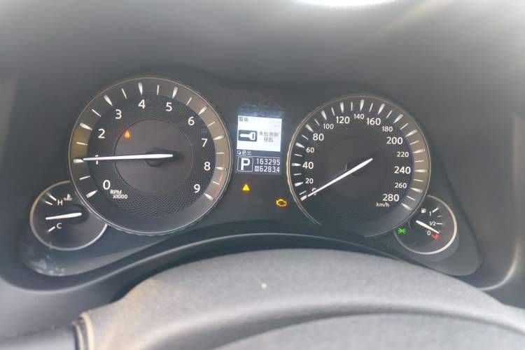 Used Infiniti Q70 2013 Q70L 2.5L Comfort Edition Odometer Close Up