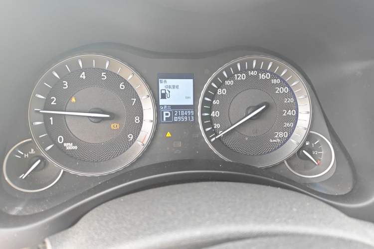 Used Infiniti Q70 2013 Q70L 2.5L Comfort Edition Odometer Close Up