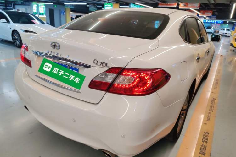 Used Infiniti Q70 2013 Q70L 2.5L Elegance Edition Rear Right 45 Deg