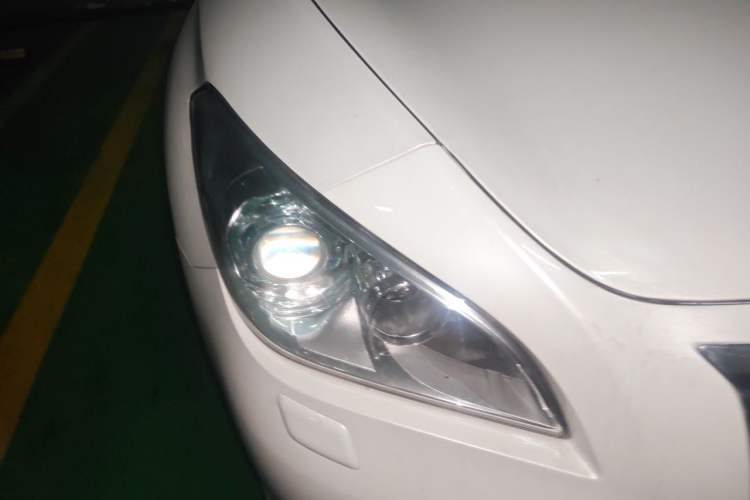 Used Infiniti Q70 2013 Q70L 2.5L Elegance Edition Right Front Headlight